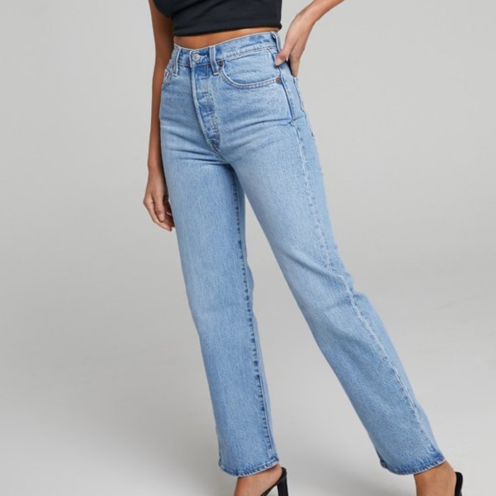 Levi’s Premium Ribcage Straight Ankle Jeans in Tango